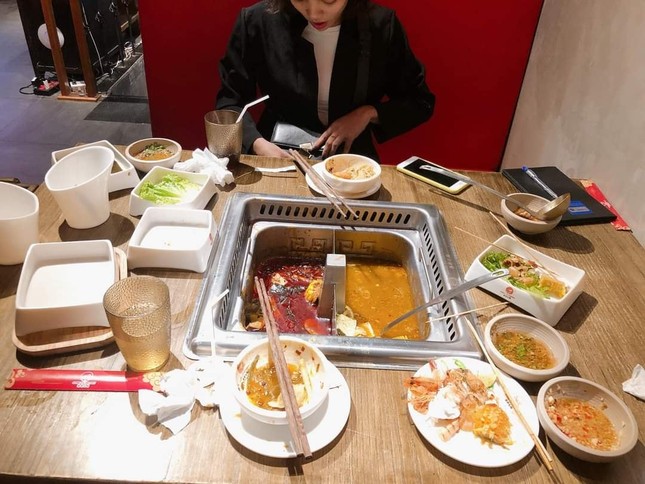 Đôi bạn “ôm cục tức” khi đi ăn buffet lẩu không được phục vụ thịt cá lại còn bị phạt 200K ảnh 3