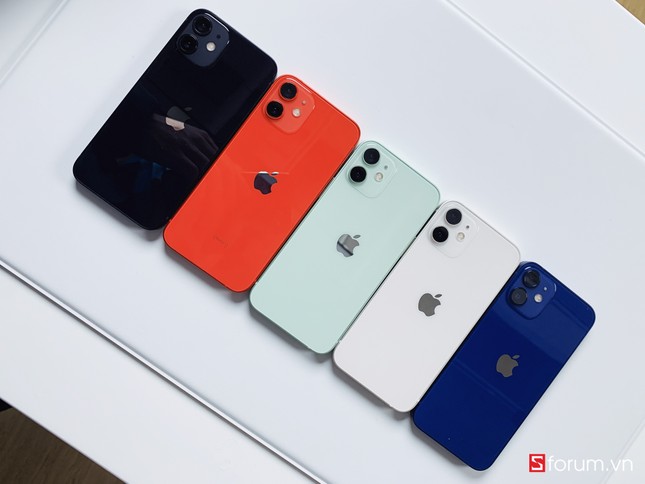 Cận cảnh iPhone 12 Mini, 12 Pro Max trước ngày mở bán: Bạn là team “tay nhỏ” hay “tay to“? ảnh 11