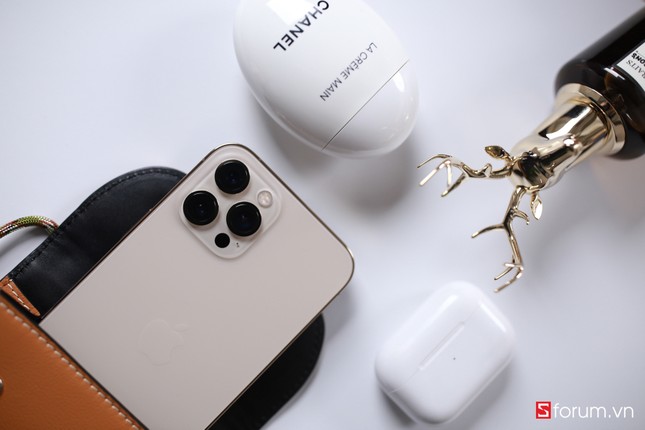 Cận cảnh iPhone 12 Mini, 12 Pro Max trước ngày mở bán: Bạn là team “tay nhỏ” hay “tay to“? ảnh 2