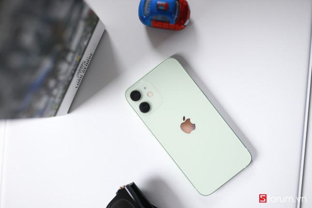 Cận cảnh iPhone 12 Mini, 12 Pro Max trước ngày mở bán: Bạn là team “tay nhỏ” hay “tay to“? ảnh 9