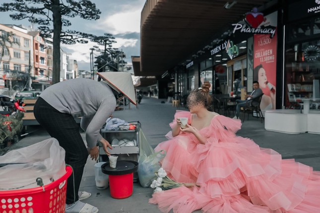 “Lên đồ” đi ăn tàu hũ như Lý Nhã Kỳ dự Cannes, cô gái khiến netizen mắt tròn mắt dẹt ảnh 3