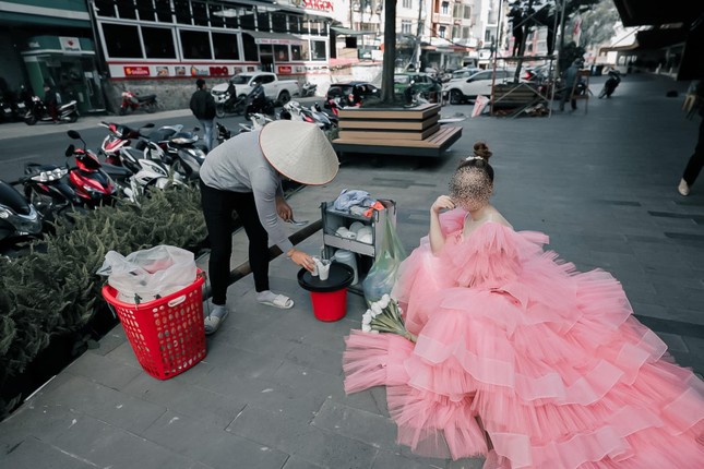 “Lên đồ” đi ăn tàu hũ như Lý Nhã Kỳ dự Cannes, cô gái khiến netizen mắt tròn mắt dẹt ảnh 4