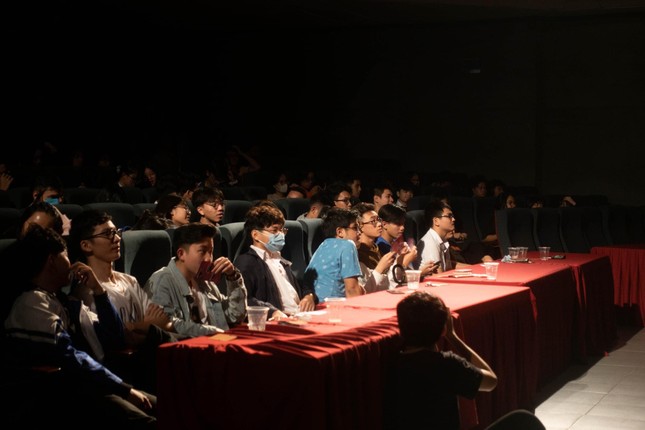 Teen THPT Chuyên Sư Phạm (Hà Nội) háo hức chờ đón đêm trao giải cuộc thi làm phim ngắn ảnh 2