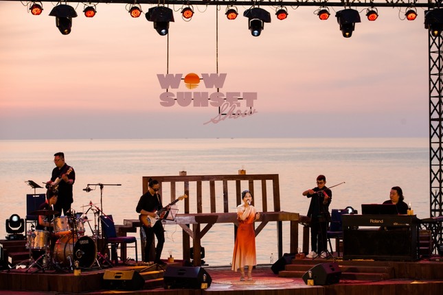 Wow Sunset Show: Bữa tiệc âm nhạc để “chill” dành cho những người yêu vẻ đẹp lúc hoàng hôn ảnh 1