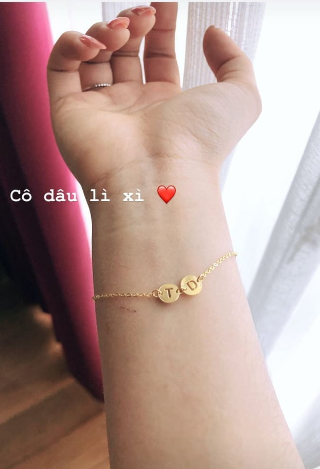 Chu đáo như cô dâu Viên Minh: Chuẩn bị cả lắc vàng tặng cho các chị em tới dự đám cưới ảnh 3