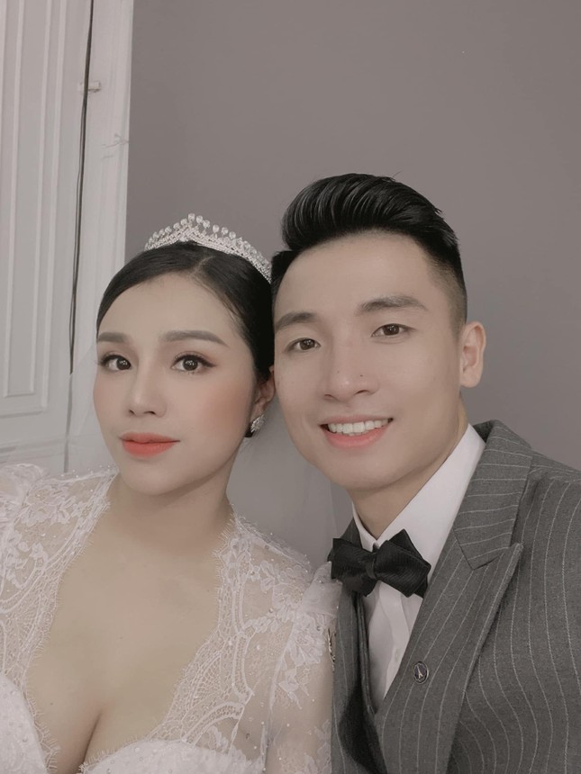 Ảnh cưới của Bùi Tiến Dũng - Khánh Linh: Bộ váy cô dâu khiến dân mạng choáng ngợp! ảnh 1