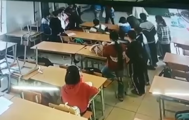 Vụ học sinh ở Điện Biên bị phụ huynh bạn cùng lớp lao vào đánh: Tiến hành khởi tố vụ án ảnh 1