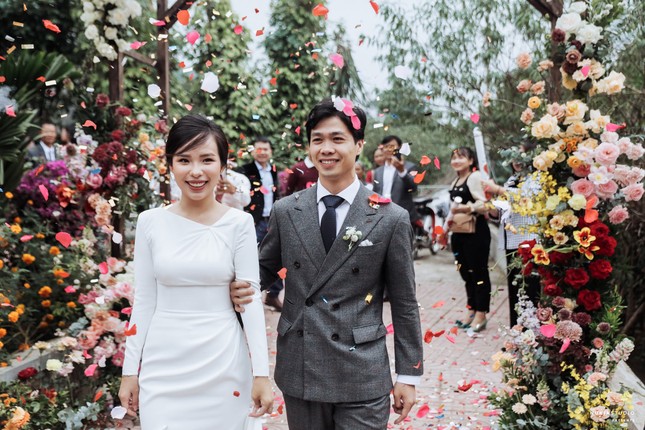 Công Phượng tung loạt ảnh cưới “tình bể bình” chưa từng công bố để chúc mừng năm mới ảnh 10