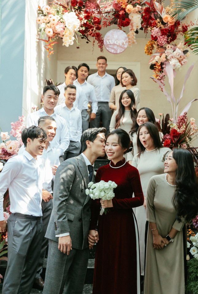 Công Phượng tung loạt ảnh cưới “tình bể bình” chưa từng công bố để chúc mừng năm mới ảnh 3