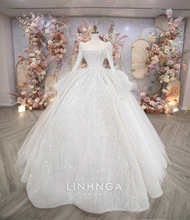 Khánh Linh diện váy cưới làm từ 30K viên đá Swarovski do chính Bùi Tiến Dũng lên ý tưởng ảnh 4