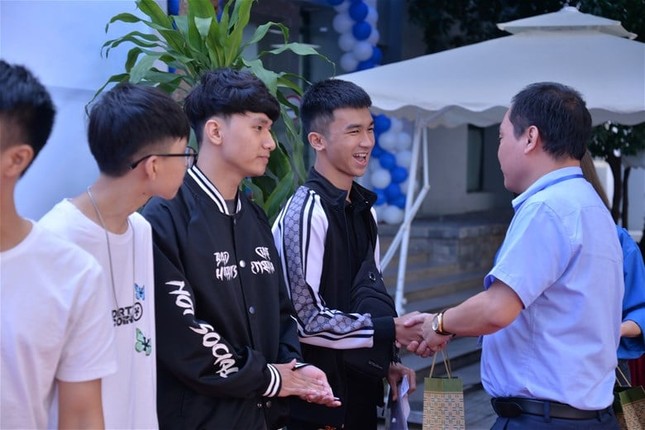 “Trường người ta” lì xì mỗi sinh viên 500.000 đồng, chuyển thẳng vào tài khoản ngân hàng ảnh 1