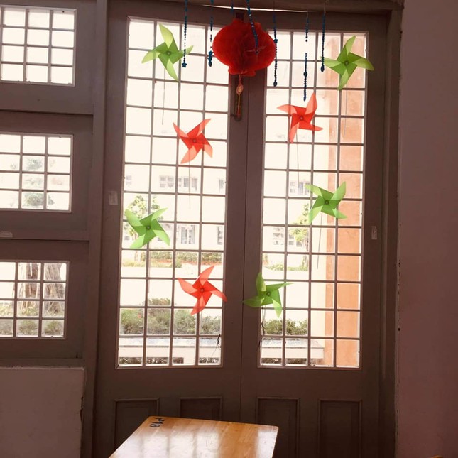Các bạn học sinh trang trí lớp học đón Tết: Thỏa sức sáng tạo và khoe độ khéo tay! ảnh 8