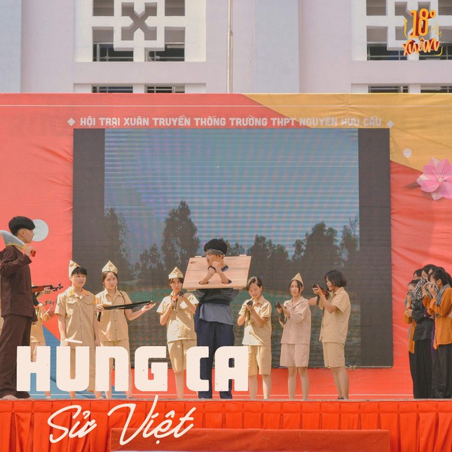 Trường teen tưng bừng lễ hội đón Tết: Hội chợ đón Xuân, prom cuối cấp vui nổ trời! ảnh 5
