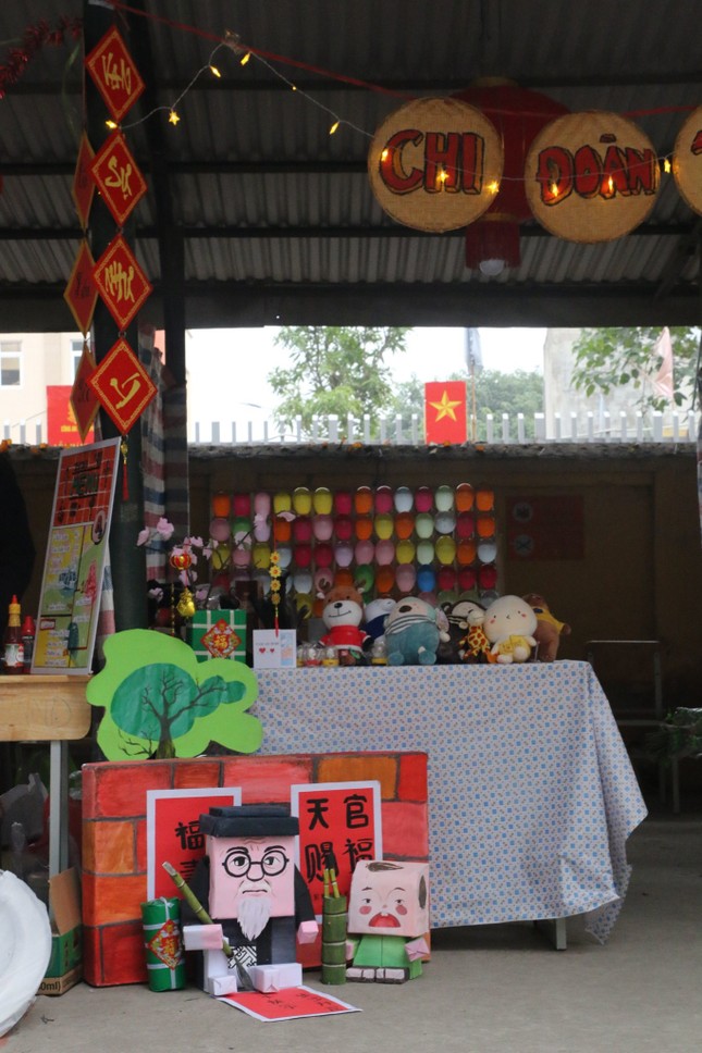 Trường teen tưng bừng lễ hội đón Tết: Hội chợ đón Xuân, prom cuối cấp vui nổ trời! ảnh 2
