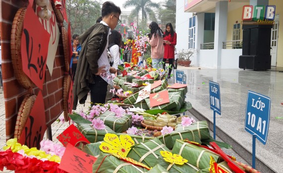 Trường teen tưng bừng lễ hội đón Tết: Hội chợ đón Xuân, prom cuối cấp vui nổ trời! ảnh 9
