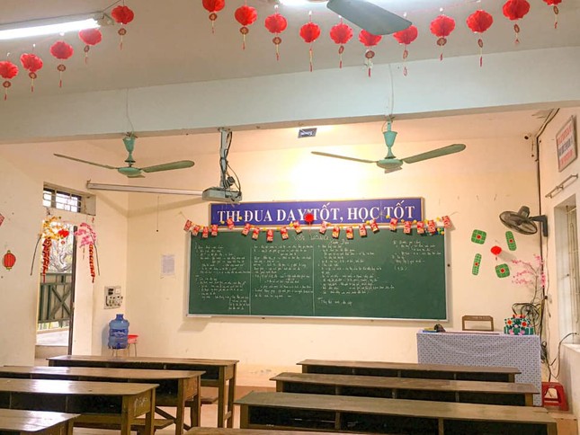 Teen Ninh Bình trang hoàng lớp học đón Tết: Lì xì, câu đối đỏ, bánh chưng xanh đều có đủ! ảnh 4