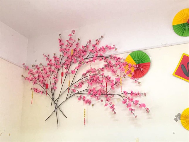 Teen Ninh Bình trang hoàng lớp học đón Tết: Lì xì, câu đối đỏ, bánh chưng xanh đều có đủ! ảnh 8