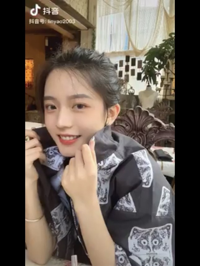 Gái xinh đi xét nghiệm COVID-19 khiến MXH “chao đảo” vì nhan sắc như chị em Jisoo (BLACKPINK) ảnh 6
