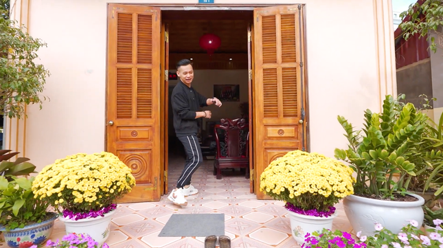 Cận cảnh căn nhà 3 tầng của Độ Mixi tại Cao Bằng, hé lộ món quà giá trị lần đầu tặng mẹ ảnh 6
