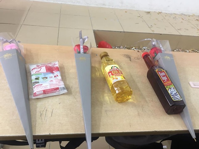 Những món quà của “hội nam sinh lớp người ta“: Từ chất phát ngất tới siêu lầy lội! ảnh 10