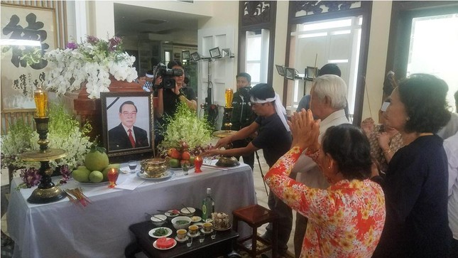 Người dân nghẹn ngào trước sự ra đi của nguyên Thủ tướng Phan Văn Khải ảnh 2