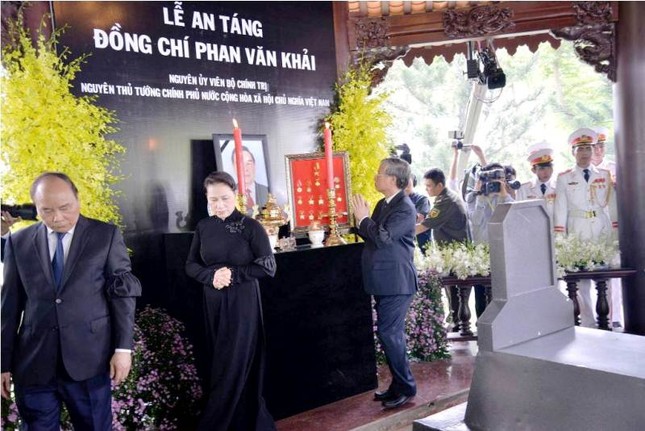 Thương tiếc tiễn đưa nguyên Thủ tướng Phan Văn Khải về đất mẹ ảnh 13