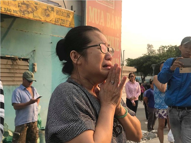 Vụ cháy chung cư Carina làm 13 người chết: 'Con ơi về nhà rồi!' ảnh 3