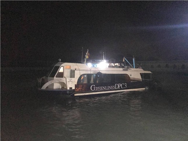 Cận cảnh trục vớt tàu cao tốc triệu đô chìm ở Cần Giờ ảnh 1