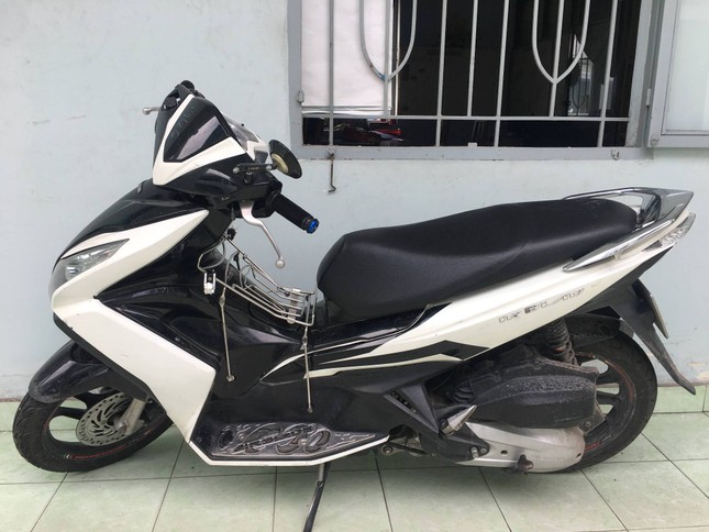 Hiệp sĩ 'dỏm', dàn cảnh cướp xe máy ở Sài Gòn ảnh 1