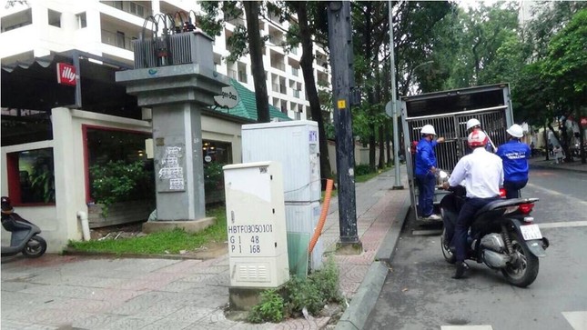 Bắt chó thả rông ở trung tâm TPHCM sau 'lệnh' của ông Đoàn Ngọc Hải ảnh 4