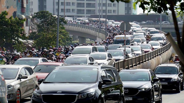 Tài xế xe tải kéo sập giàn giáo trước hầm Thủ Thiêm nói gì? ảnh 2