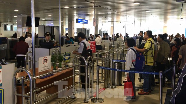 Sân bay Tân Sơn Nhất cung cấp điện thoại nóng và lưu ý khách hàng dịp Tết ảnh 1