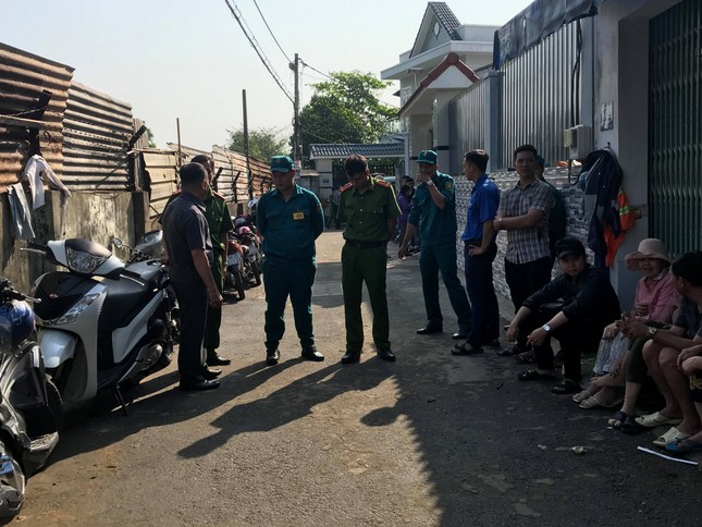 Vụ cháy làm 5 người chết sáng 27 tết: 4 xe máy bít kín lối thoát duy nhất ảnh 1