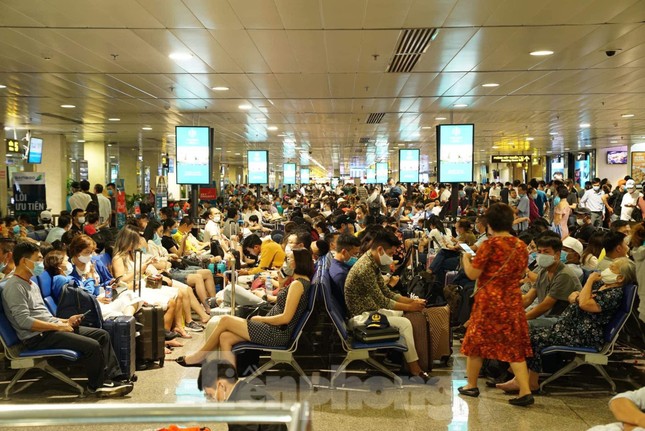 ‘Giải cứu’ thành công máy bay trượt khỏi đường băng Tân Sơn Nhất ảnh 2