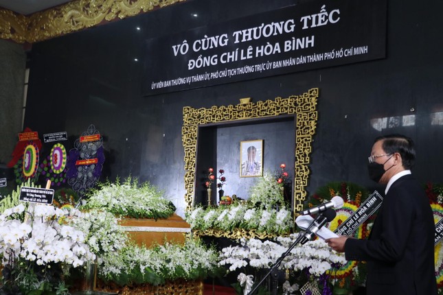 Vợ con nghẹn ngào nói lời tiễn biệt Phó Chủ tịch TPHCM Lê Hòa Bình ảnh 4