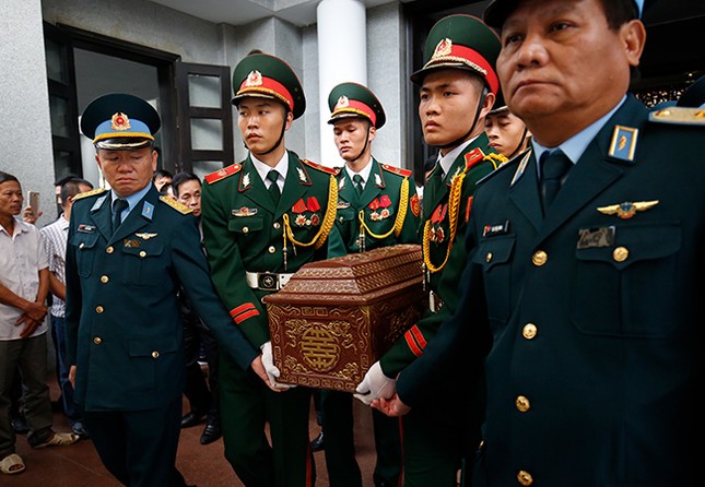 Tiễn biệt phi công Nguyễn Thành Trung: Nước mắt người ở lại ảnh 14