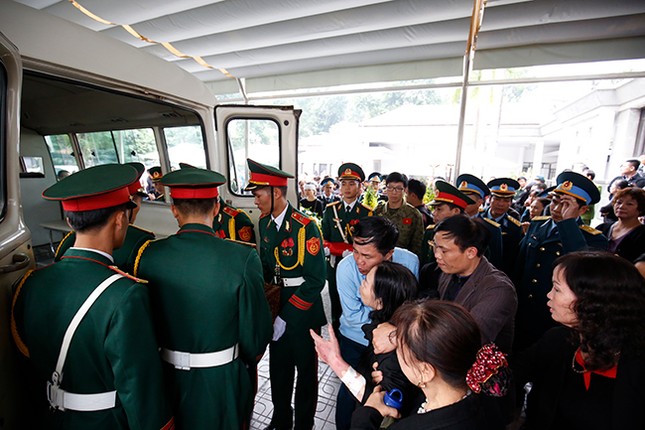 Tiễn biệt phi công Nguyễn Thành Trung: Nước mắt người ở lại ảnh 15