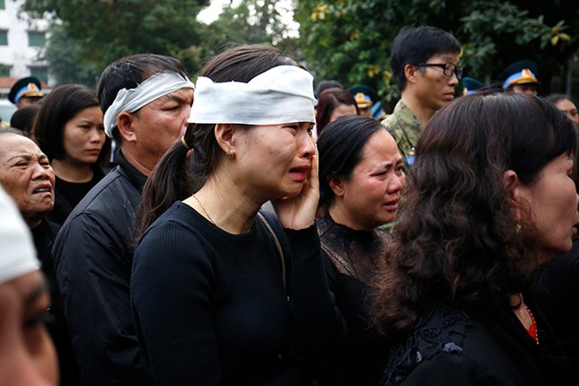 Tiễn biệt phi công Nguyễn Thành Trung: Nước mắt người ở lại ảnh 21