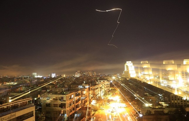 Mỹ, Anh, Pháp tấn công tên lửa Syria ảnh 16