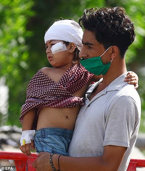 Pakistan: Hiện trường vụ máy bay chở hơn 100 người rơi trúng khu dân cư ảnh 12