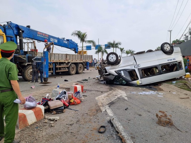 Tai nạn thảm khốc ở Quảng Nam 8 người chết, nhiều người bị thương - Ảnh 3.
