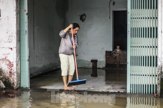 Lũ dâng nhanh, đường phố Quy Nhơn thành sông, hơn 500 hộ dân bị ngập ảnh 5