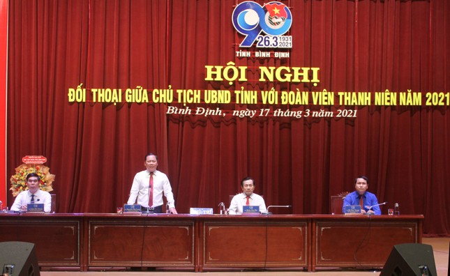 Chủ tịch tỉnh Bình Định đối thoại với thanh niên ảnh 1