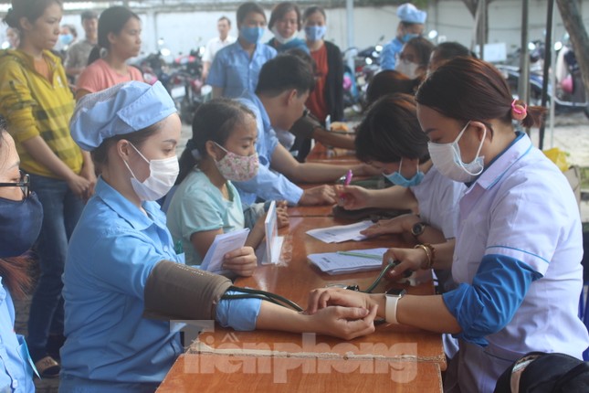 Khám phát thuốc miễn phí cho 500 công nhân, người lao động ảnh 1