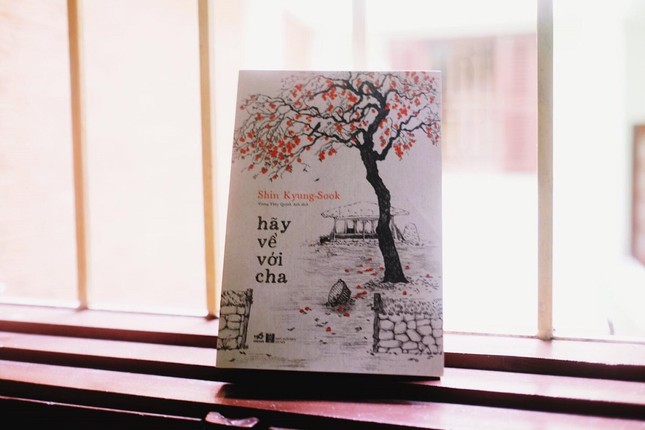 Nhà văn Shin Kyung-Sook lấy nước mắt độc giả cùng tiểu thuyết mới "Hãy Về Với Cha" ảnh 1