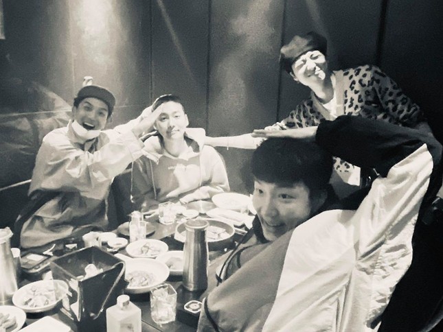 Jinwoo (WINNER) “xuống tóc” nhập ngũ vẫn không “sứt mẻ” vẻ đẹp trai ảnh 2