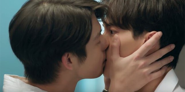 2gether The Series: Thấy Tine bị tình địch nhăm nhe, Sarawat quyết định tỏ tình luôn ảnh 5