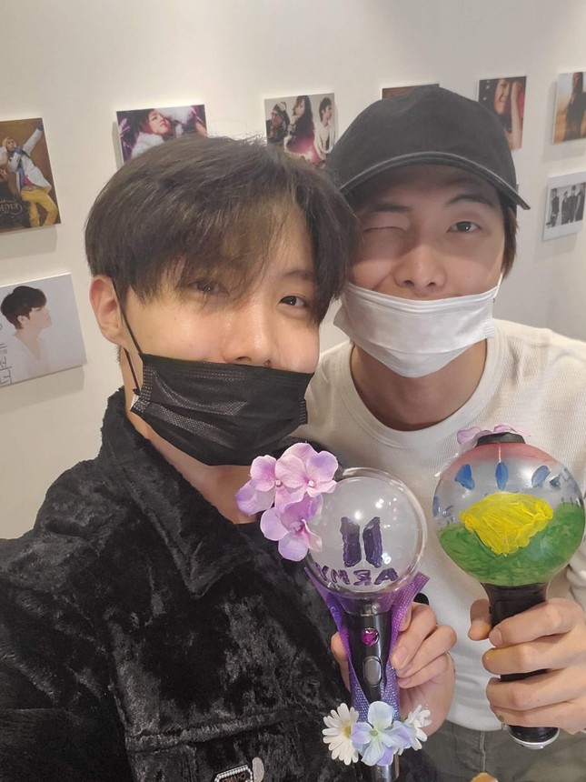ARMY đã làm điều này bao năm qua, giờ thì cả RM và j-hope đều công nhận là siêu khó ảnh 2