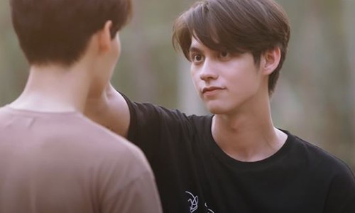 2gether The Series: Tine lần đầu biết ghen, Sarawat cứu người thương trong rừng ảnh 4
