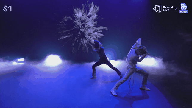 Bùng nổ cảm xúc với concert trực tuyến của WayV: Sân khấu đỉnh cao, Lucas bật khóc vì fan ảnh 3